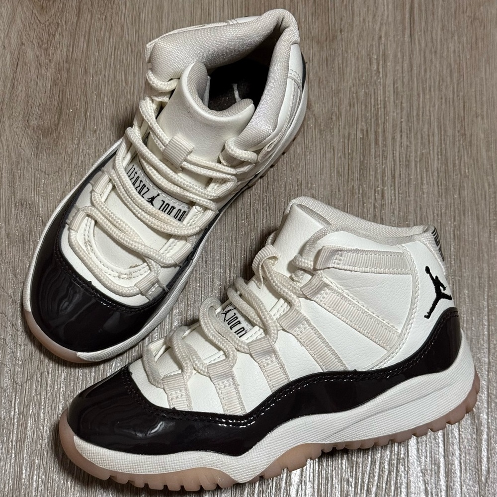 Nike Air Jordan 11 Retro PS Neapolitan Leather Sneakers  DO3857-101 Kids Sz 11C